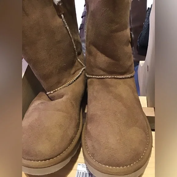 UGG Classic Brown Suede Winter Boots - Picture 4 of 9